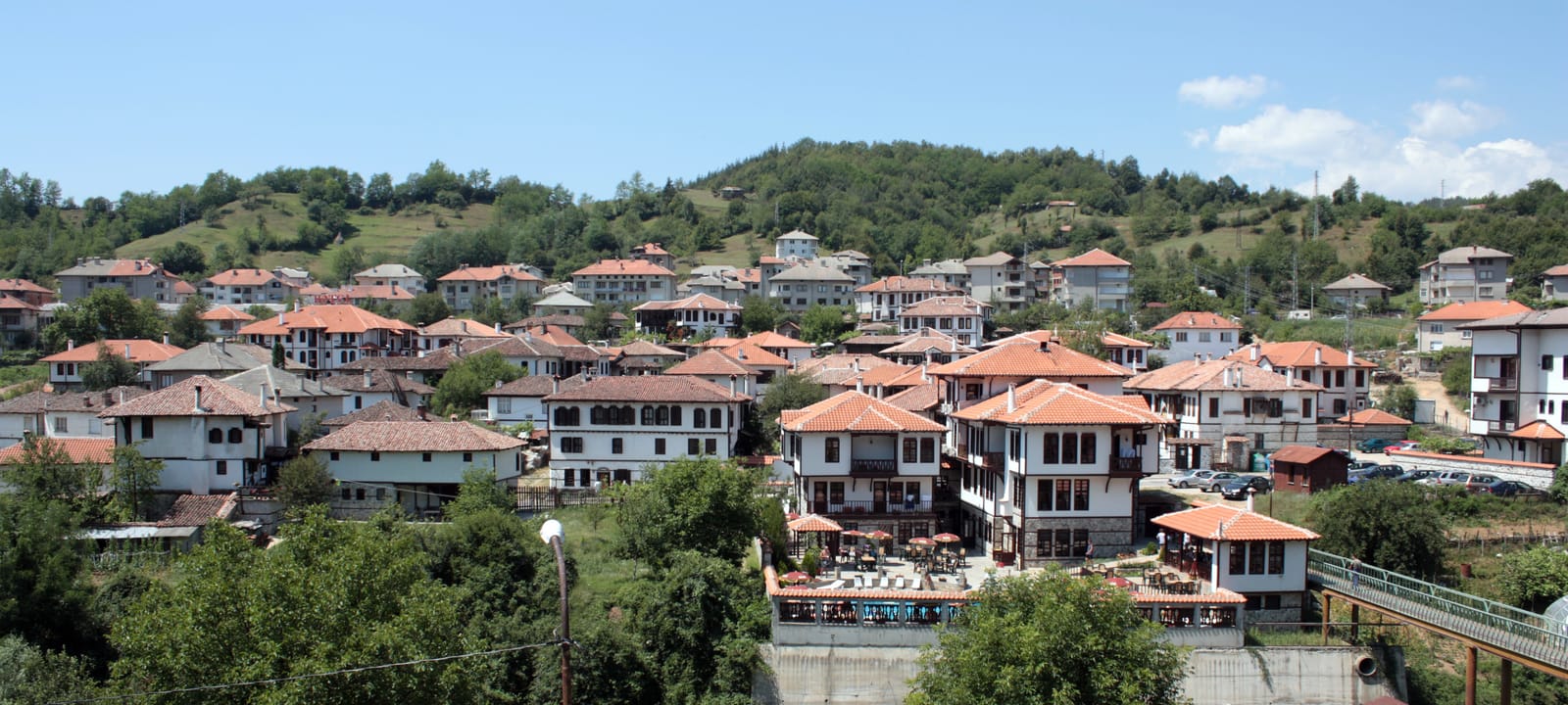 Панорама на Златоград сред родопските хълмове